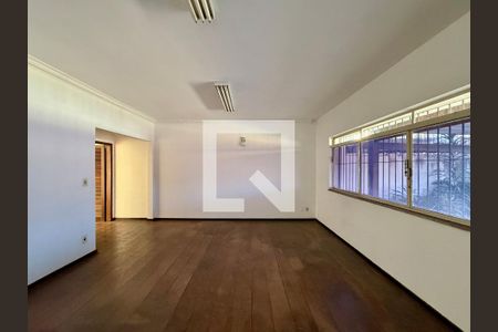 Sala de casa para alugar com 3 quartos, 200m² em Jardim Aeroporto, São Paulo