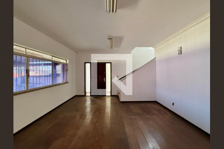 Sala de casa para alugar com 3 quartos, 200m² em Jardim Aeroporto, São Paulo