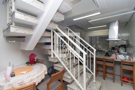 Escada de casa para alugar com 3 quartos, 119m² em Tucuruvi, São Paulo