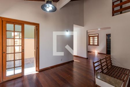 Sala de casa à venda com 3 quartos, 250m² em Partenon, Porto Alegre