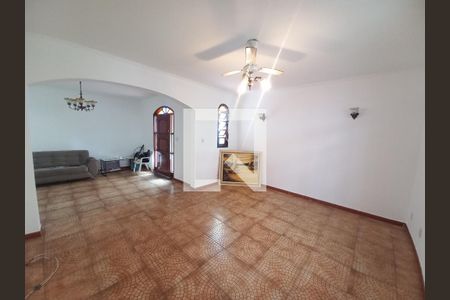 Sala de casa para alugar com 3 quartos, 150m² em Vila Valenca, São Vicente
