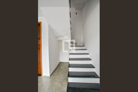 Escada de casa para alugar com 2 quartos, 113m² em Parque Erasmo Assunção, Santo André