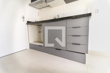 Sala/Cozinha de apartamento para alugar com 2 quartos, 32m² em Vila Carmosina, São Paulo