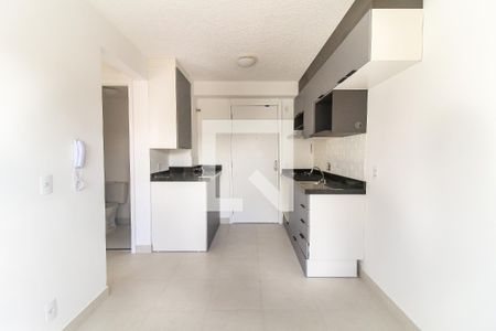 Sala/Cozinha de apartamento para alugar com 2 quartos, 32m² em Vila Carmosina, São Paulo