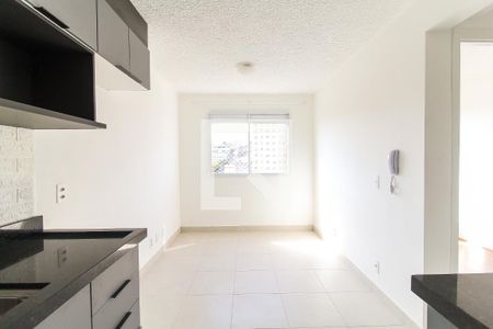 Sala/Cozinha de apartamento para alugar com 2 quartos, 32m² em Vila Carmosina, São Paulo