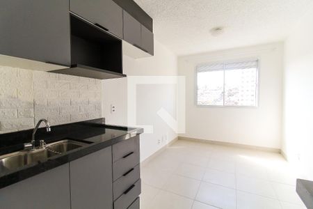 Sala/Cozinha de apartamento para alugar com 2 quartos, 32m² em Vila Carmosina, São Paulo