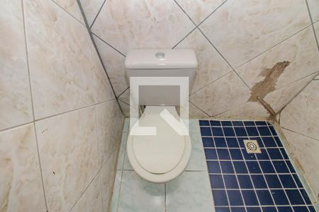 Banheiro Social de kitnet/studio para alugar com 1 quarto, 40m² em Jardim São Pedro, Porto Alegre