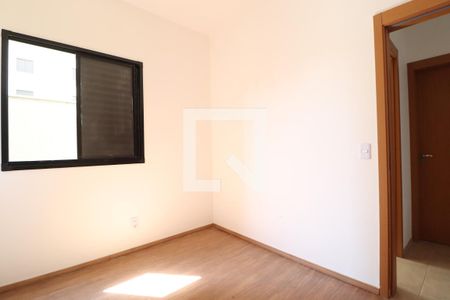 Quarto 1 de apartamento para alugar com 2 quartos, 87m² em Shopping Park, Uberlândia