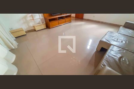 Sala de TV de casa para alugar com 4 quartos, 180m² em Vila Yara, Osasco
