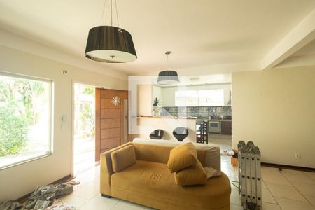 Sala de casa de condomínio para alugar com 4 quartos, 197m² em Campo Grande, Rio de Janeiro