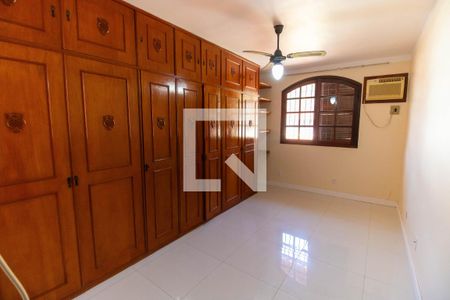 Quarto 1 de casa para alugar com 3 quartos, 402m² em Itaipu, Niterói