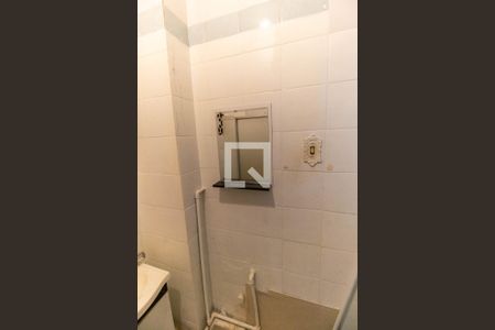 Banheiro Social de kitnet/studio para alugar com 1 quarto, 30m² em Centro, Niterói