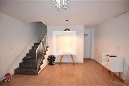 Sala de apartamento para alugar com 2 quartos, 60m² em Ramos, Rio de Janeiro