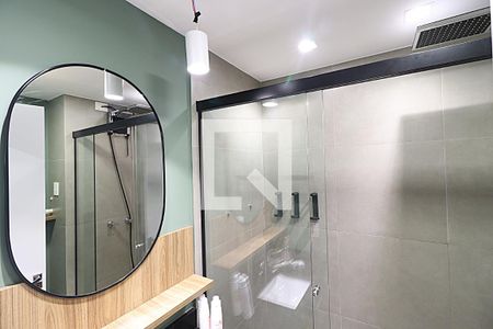 Banheiro  de kitnet/studio para alugar com 1 quarto, 27m² em Auxiliadora, Porto Alegre