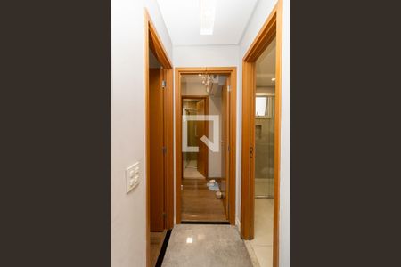 Corredor  de apartamento à venda com 2 quartos, 78m² em Vila Leonor, São Paulo