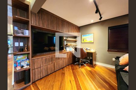 Sala de TV de apartamento à venda com 3 quartos, 166m² em Itaim Bibi, São Paulo