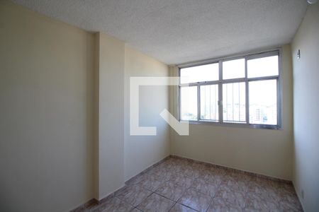 Quarto 1 de apartamento para alugar com 2 quartos, 56m² em Taquara, Rio de Janeiro