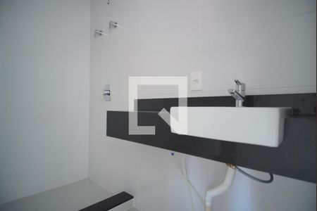 Banheiro da Suíte 1 de apartamento à venda com 2 quartos, 70m² em Santana, Porto Alegre