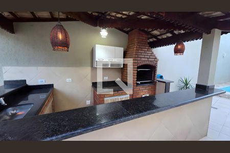 Churrasqueira de casa para alugar com 4 quartos, 365m² em Vila Tupi, Praia Grande