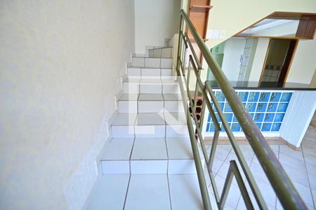 Escada de casa de condomínio para alugar com 3 quartos, 170m² em Setor Bueno, Goiânia