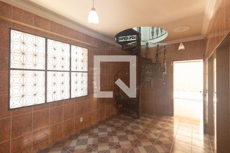 Escada de casa para alugar com 3 quartos, 320m² em Senador Vasconcelos, Rio de Janeiro