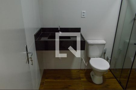 Banheiro da Suíte 1 de casa de condomínio para alugar com 2 quartos, 89m² em Taquara, Rio de Janeiro
