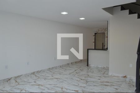 Sala de casa de condomínio para alugar com 2 quartos, 89m² em Taquara, Rio de Janeiro