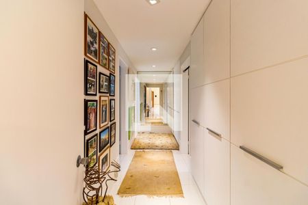 Corredor de apartamento para alugar com 4 quartos, 202m² em Vila Suzana, São Paulo