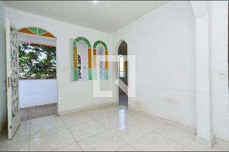 Sala de casa à venda com 2 quartos, 80m² em Santa Cruz, Belo Horizonte