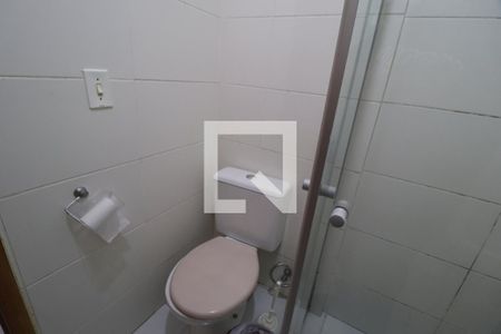 Banheiro Social de apartamento para alugar com 2 quartos, 55m² em Jardim Holanda, Uberlândia