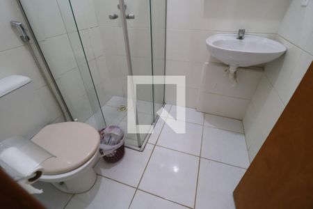 Banheiro Social de apartamento para alugar com 2 quartos, 55m² em Jardim Holanda, Uberlândia