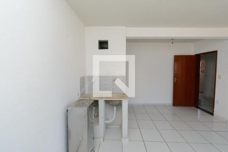 Sala/Cozinha de casa para alugar com 1 quarto, 40m² em Solar do Barreiro, Belo Horizonte