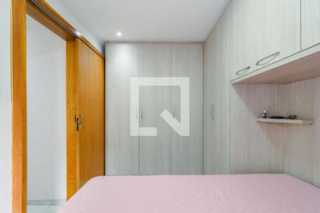 Quarto 1 de apartamento para alugar com 3 quartos, 74m² em Parque Pinheiros, Taboão da Serra