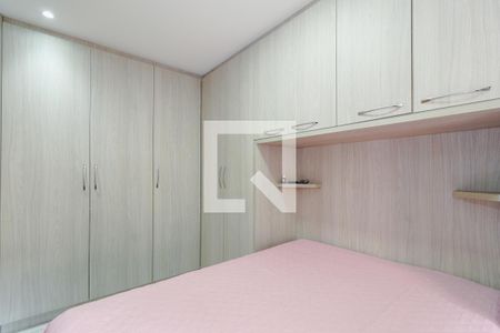 Quarto 1 de apartamento para alugar com 3 quartos, 74m² em Parque Pinheiros, Taboão da Serra