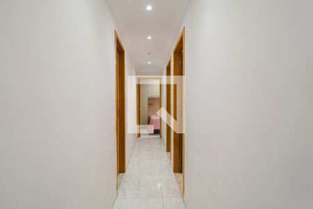 Corredor de apartamento para alugar com 3 quartos, 74m² em Parque Pinheiros, Taboão da Serra