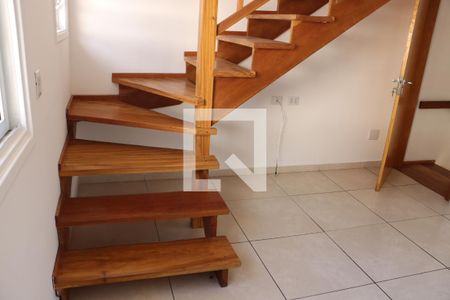 Sala de casa de condomínio para alugar com 2 quartos, 80m² em Jardim Nova Coimbra, Cotia