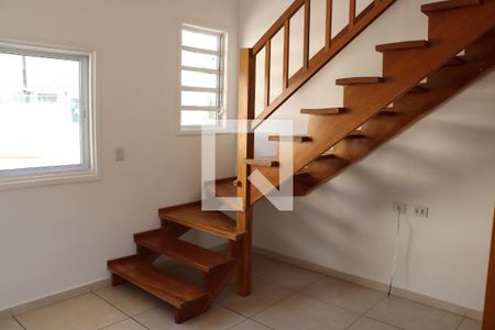 Sala de casa de condomínio para alugar com 2 quartos, 80m² em Jardim Nova Coimbra, Cotia