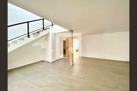 Casa à venda com 4 quartos, 310m² em Jardim Prudência, São Paulo