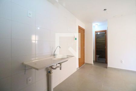 Cozinha e Área de Serviço de apartamento para alugar com 2 quartos, 36m² em Vila Palmares, São Caetano do Sul