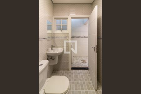 Banheiro de casa para alugar com 1 quarto, 60m² em Jardim Santo Antoninho, São Paulo