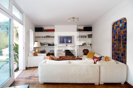 Sala  de casa à venda com 3 quartos, 220m² em Vila Madalena, São Paulo