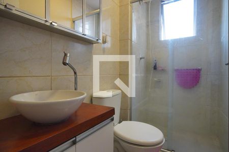 Banheiro de apartamento à venda com 1 quarto, 49m² em Floresta, Porto Alegre