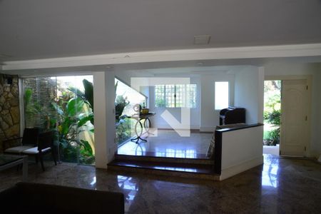 Sala de casa de condomínio à venda com 6 quartos, 555m² em Barra da Tijuca, Rio de Janeiro