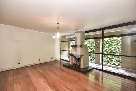 Sala da Lareira de casa à venda com 3 quartos, 420m² em Vila Sonia, São Paulo