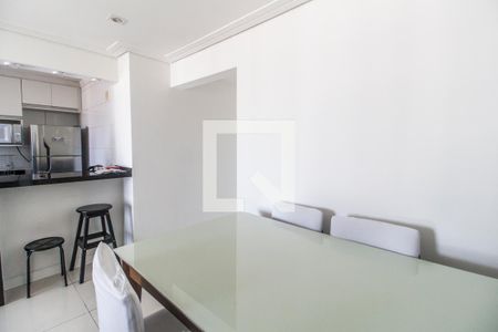 Sala de apartamento à venda com 2 quartos, 74m² em Jardim Tupanci, Barueri