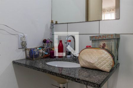 Banheiro do Quarto 1 de apartamento à venda com 2 quartos, 47m² em Partenon, Porto Alegre