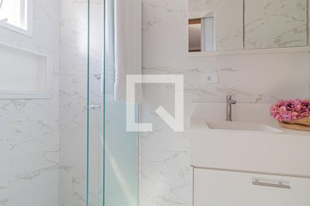 Banheiro da Suíte de casa de condomínio para alugar com 2 quartos, 65m² em Vila Ré, São Paulo