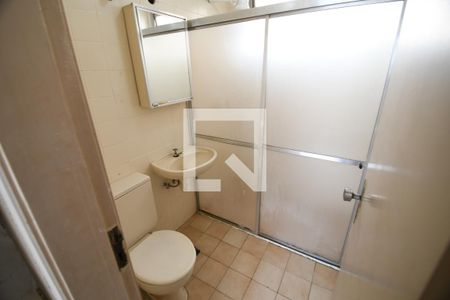 Banheiro de apartamento à venda com 1 quarto, 44m² em Centro, Campinas