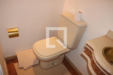 Casa de Condomínio para alugar com 4 quartos, 290m² em Granja Viana Ii, Cotia
