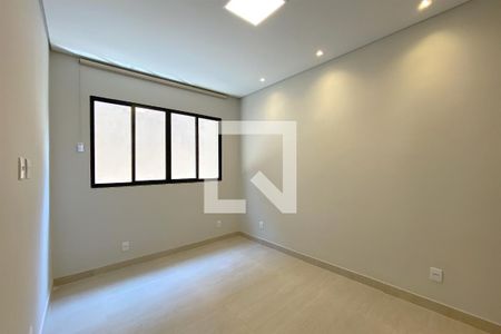 Quarto  de casa à venda com 5 quartos, 420m² em Mangabeiras, Belo Horizonte